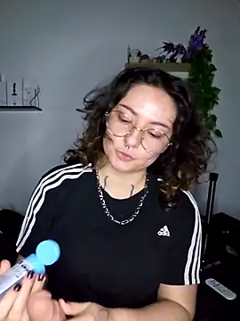 Snapshot of Moxxxie chatting on September 2025 05:34:02 AM Moxxxie online show from September 2025 05:34:02 AM