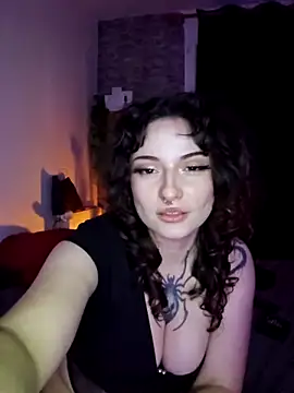 Snapshot of Moxxxie chatting on November 2025 05:24:01 PM Moxxxie online show from November 2025 05:24:01 PM