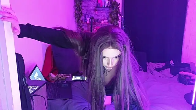 Snapshot of Moxxxie chatting on November 2025 05:49:01 PM Moxxxie online show from November 2025 05:49:01 PM