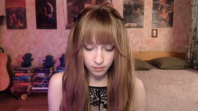 Snapshot of Friendly_Ellie chatting on April 2026 01:12:01 PM Friendly Ellie online show from April 2026 01:12:01 PM