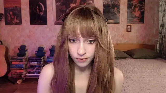 Snapshot of Friendly_Ellie chatting on April 2026 01:30:01 AM Friendly Ellie online show from April 2026 01:30:01 AM