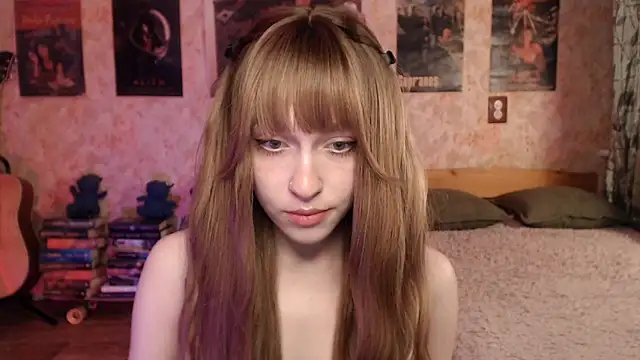 Snapshot of Friendly_Ellie chatting on April 2026 11:13:02 PM Friendly Ellie online show from April 2026 11:13:02 PM