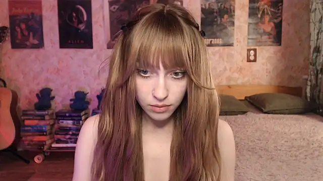 Snapshot of Friendly_Ellie chatting on May 2026 11:12:02 PM Friendly Ellie online show from May 2026 11:12:02 PM