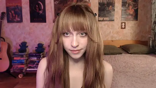 Snapshot of Friendly_Ellie chatting on May 2026 12:27:02 AM Friendly Ellie online show from May 2026 12:27:02 AM