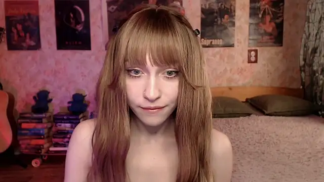 Snapshot of Friendly_Ellie chatting on May 2026 11:22:02 PM Friendly Ellie online show from May 2026 11:22:02 PM