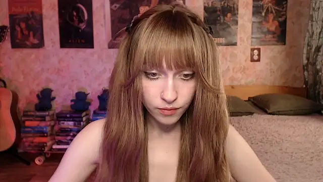 Snapshot of Friendly_Ellie chatting on May 2026 01:18:02 PM Friendly Ellie online show from May 2026 01:18:02 PM