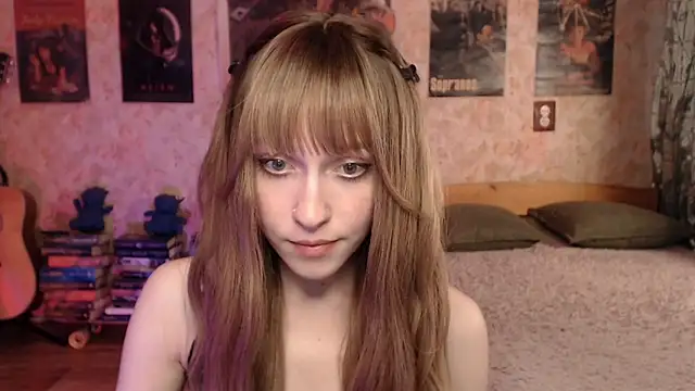 Snapshot of Friendly_Ellie chatting on May 2026 12:23:02 PM Friendly Ellie online show from May 2026 12:23:02 PM