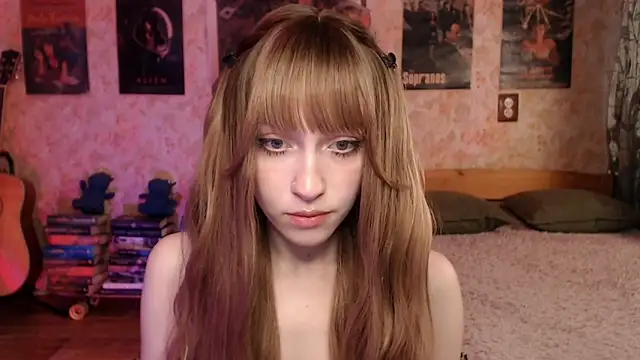 Snapshot of Friendly_Ellie chatting on May 2026 12:17:01 AM Friendly Ellie online show from May 2026 12:17:01 AM