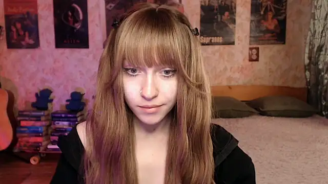 Snapshot of Friendly_Ellie chatting on May 2026 12:16:02 AM Friendly Ellie online show from May 2026 12:16:02 AM