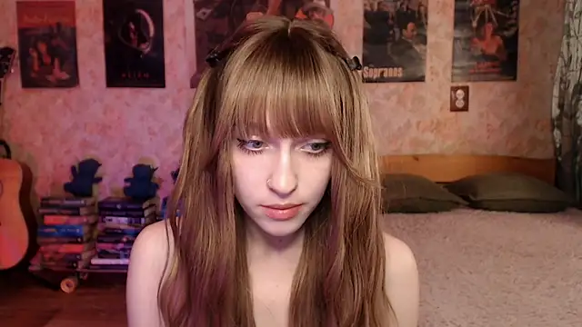 Snapshot of Friendly_Ellie chatting on May 2026 11:24:02 PM Friendly Ellie online show from May 2026 11:24:02 PM