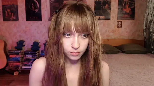 Snapshot of Friendly_Ellie chatting on May 2026 12:19:01 AM Friendly Ellie online show from May 2026 12:19:01 AM