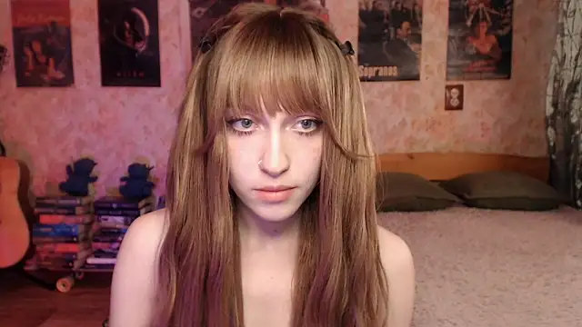 Snapshot of Friendly_Ellie chatting on May 2026 12:19:02 AM Friendly Ellie online show from May 2026 12:19:02 AM