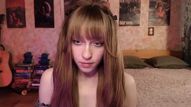 Snapshot of Friendly_Ellie chatting on June 2026 12:18:02 PM Friendly Ellie online show from June 2026 12:18:02 PM