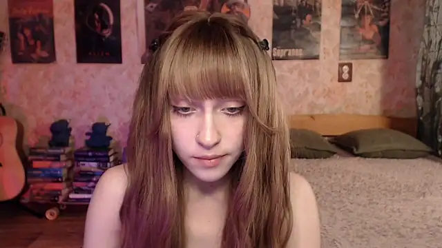 Snapshot of Friendly_Ellie chatting on June 2026 12:34:02 AM Friendly Ellie online show from June 2026 12:34:02 AM