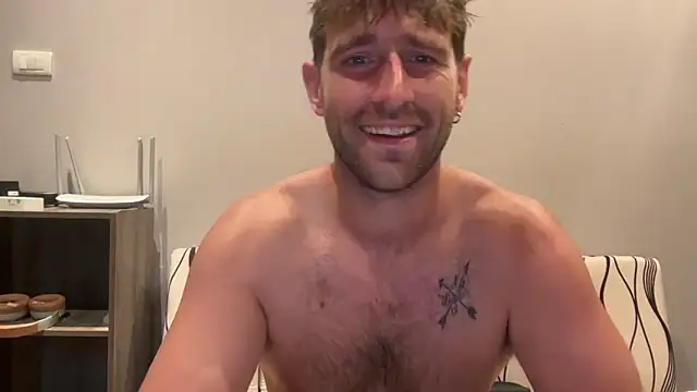 Snapshot of lukegunn chatting on June 2026 12:00:02 AM lukegunn online show from June 2026 12:00:02 AM