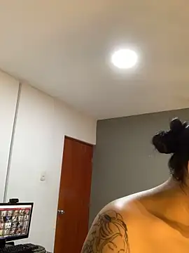 Amandanauty online show from November 2025 07:14:02 PM