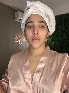 Amandanauty online show from November 2025 09:15:01 PM