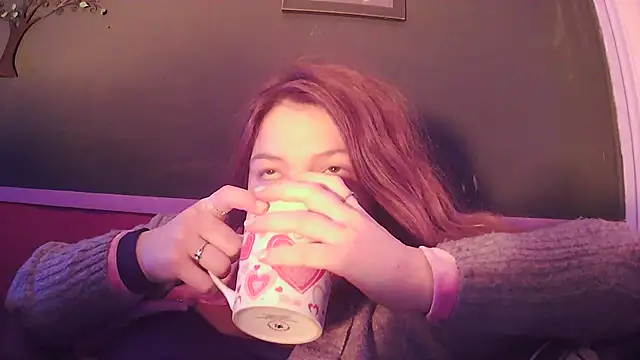 Snapshot of Angelk43 chatting on December 2025 06:42:02 AM Angelk43 online show from December 2025 06:42:02 AM