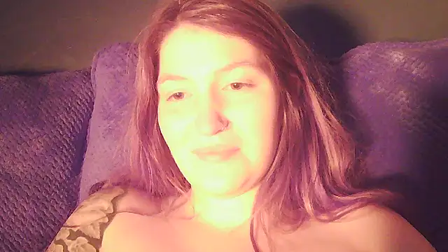 Snapshot of Angelk43 chatting on January 2026 06:40:02 AM Angelk43 online show from January 2026 06:40:02 AM