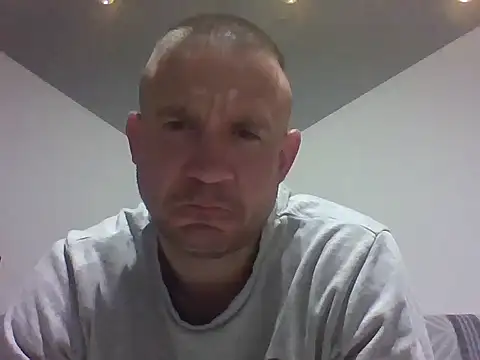 aroj95 online show from April 2026 10:41:01 PM