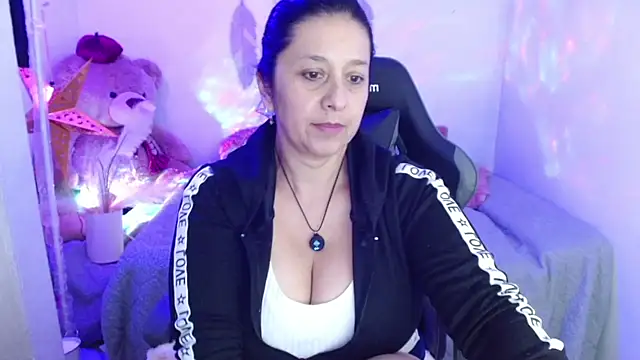 Snapshot of camilalatti chatting on March 2026 01:38:01 AM camilalatti online show from March 2026 01:38:01 AM