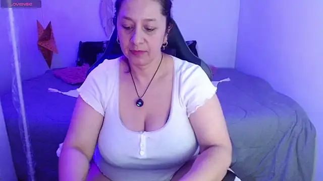 Snapshot of camilalatti chatting on May 2026 12:59:02 AM camilalatti online show from May 2026 12:59:02 AM