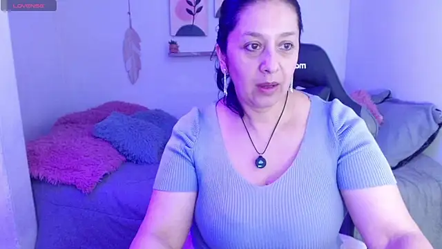 Snapshot of camilalatti chatting on May 2026 10:15:02 PM camilalatti online show from May 2026 10:15:02 PM