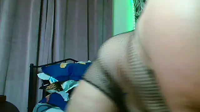 Thichslutxx online show from September 2025 09:28:02 PM