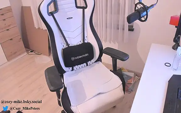 cozy-mike online show from April 2026 11:13:02 PM