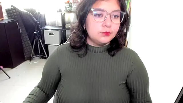 aika-dreams online show from November 2025 01:10:01 PM