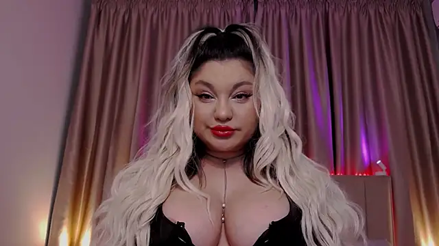 Larissa K online show from November 2025 04:41:01 PM