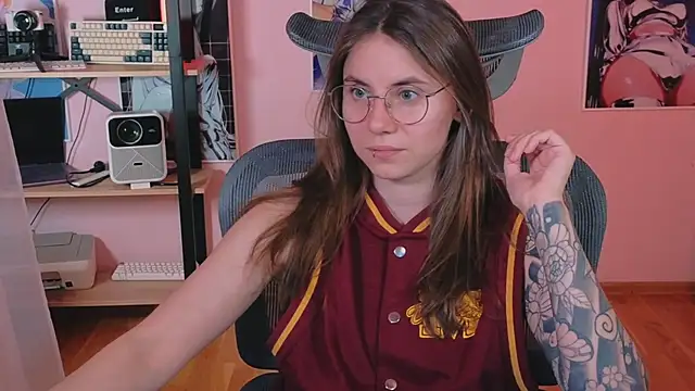 Snapshot of _AnnaStark_ chatting on May 2026 08:30:02 AM AnnaStark online show from May 2026 08:30:02 AM