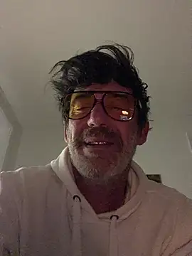 maxximere online show from February 2026 12:42:02 AM