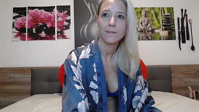 Naschkatze01 online show from October 2025 06:35:02 AM