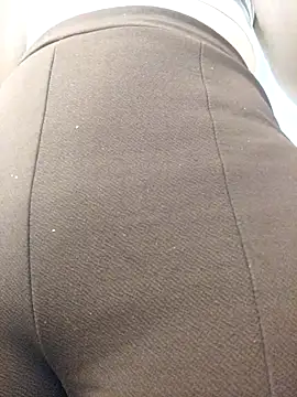 Amira Milker online show from March 2025 01:30:02 PM