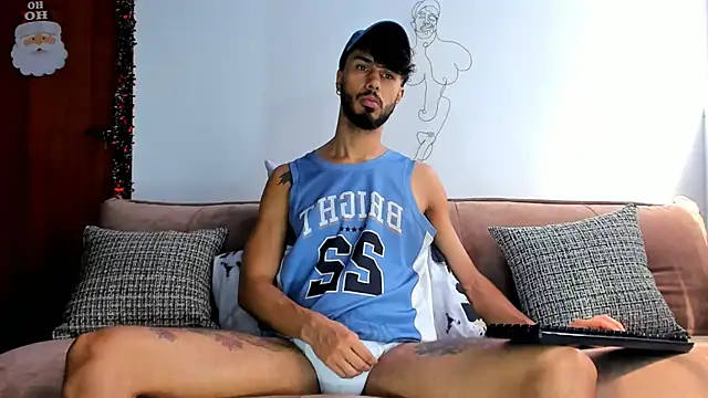 Snapshot of DERRYMASTER chatting on December 2025 05:20:02 PM DERRYMASTER online show from December 2025 05:20:02 PM