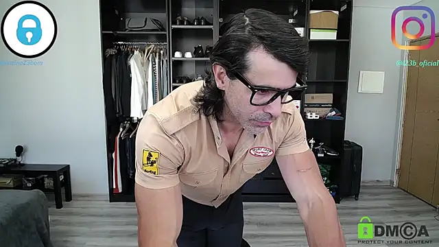 samricci21 online show from April 2026 11:08:02 AM