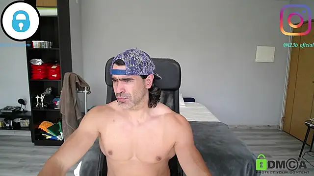 samricci21 online show from April 2026 01:58:02 PM