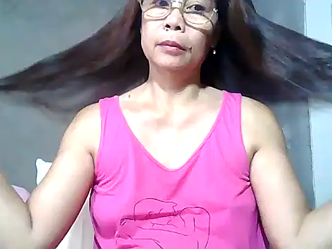 Snapshot of urwife_tobe chatting on May 2026 09:01:02 PM urwife tobe online show from May 2026 09:01:02 PM