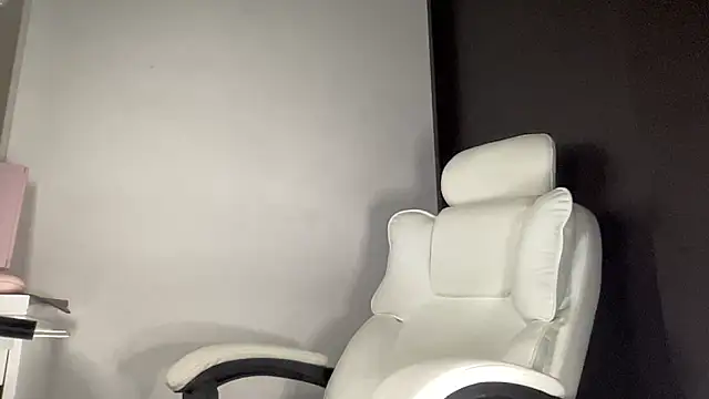 Snapshot of baby_natalie chatting on January 2025 09:16:01 AM baby natalie online show from January 2025 09:16:01 AM