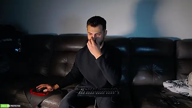 Snapshot of CrazyDom1 chatting on October 2025 06:17:01 PM CrazyDom1 online show from October 2025 06:17:01 PM