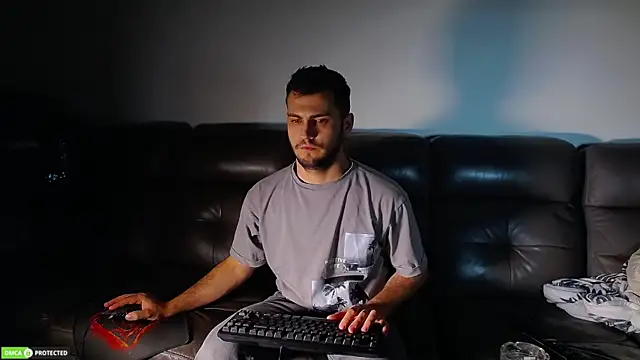 Snapshot of CrazyDom1 chatting on October 2025 10:39:02 PM CrazyDom1 online show from October 2025 10:39:02 PM