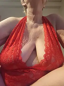 Snapshot of milfchantal4 chatting on April 2026 04:37:02 AM milfchantal4 online show from April 2026 04:37:02 AM