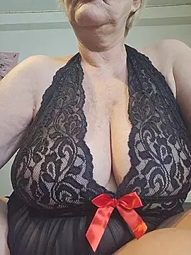 Snapshot of milfchantal4 chatting on May 2026 01:06:01 PM milfchantal4 online show from May 2026 01:06:01 PM