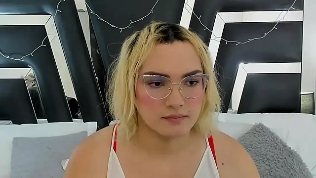 Snapshot of katya_kozlov chatting on February 2025 01:11:01 AM katya kozlov online show from February 2025 01:11:01 AM