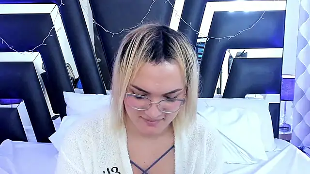 Snapshot of katya_kozlov chatting on March 2025 11:17:01 AM katya kozlov online show from March 2025 11:17:01 AM