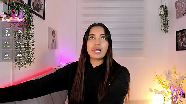 aisha es online show from February 2026 11:02:02 PM