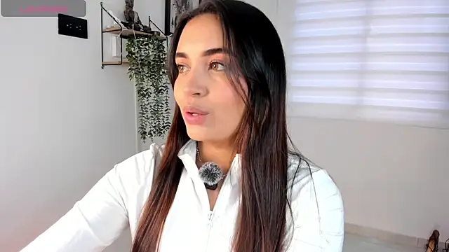 Snapshot of aisha_es chatting on May 2026 09:10:01 PM aisha es online show from May 2026 09:10:01 PM