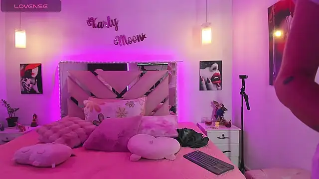 Karly moon online show from November 2025 05:13:02 PM