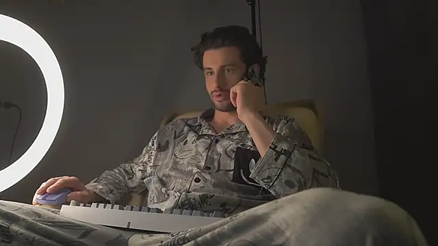 Keen   Luckystrike online show from March 2025 09:45:01 PM